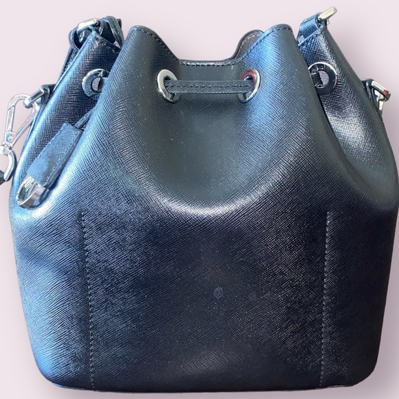 Micheal Kors Medium Bucket Bag in Black - Picture 3 of 16